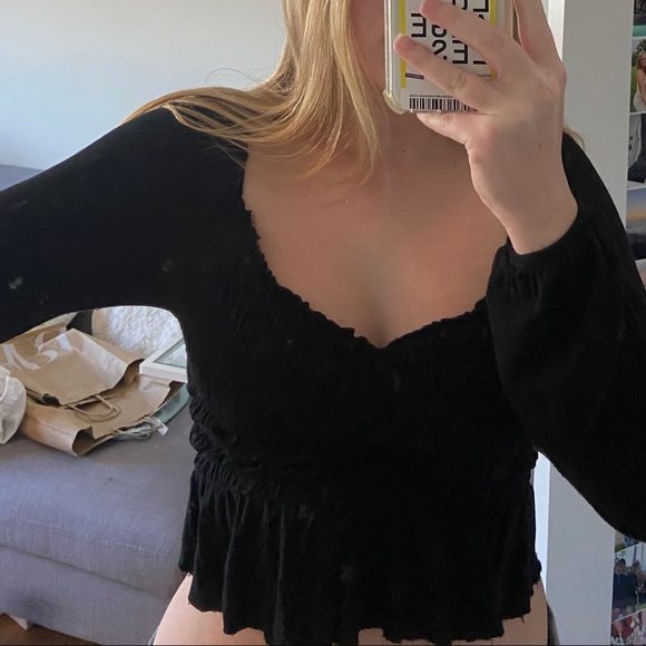 Urban Outfitter scrunchy, long-sleeve, crop top - Picture 3 of 3